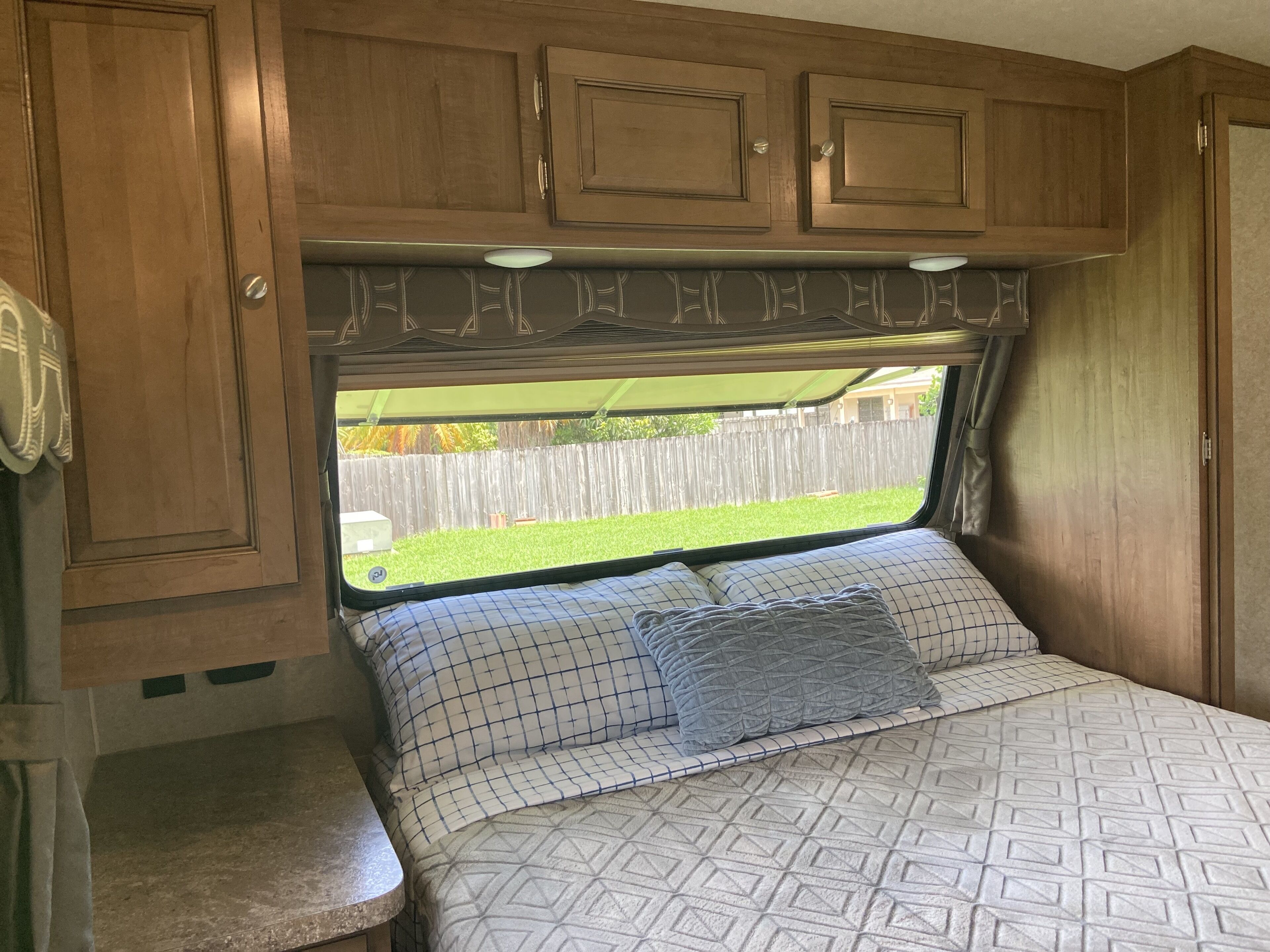 Charming Camper in a beautiful neighborhood across from golf course