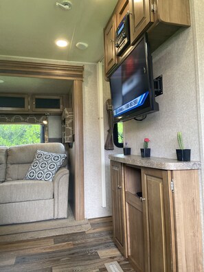 TV connectée, chaîne hi-fi