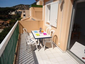 Outdoor dining - Nice apartment with a southfacing terrace and air conditioning (CAVALAIRE sur mer)