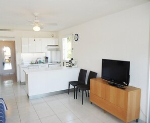 Kjøleskap, mikrobølgeovn, ovn og oppvaskmaskin