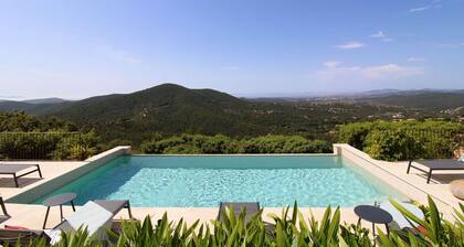Air-conditioned villa for 8 people with heated pool and panoramic sea view in La Londe-les-Maures