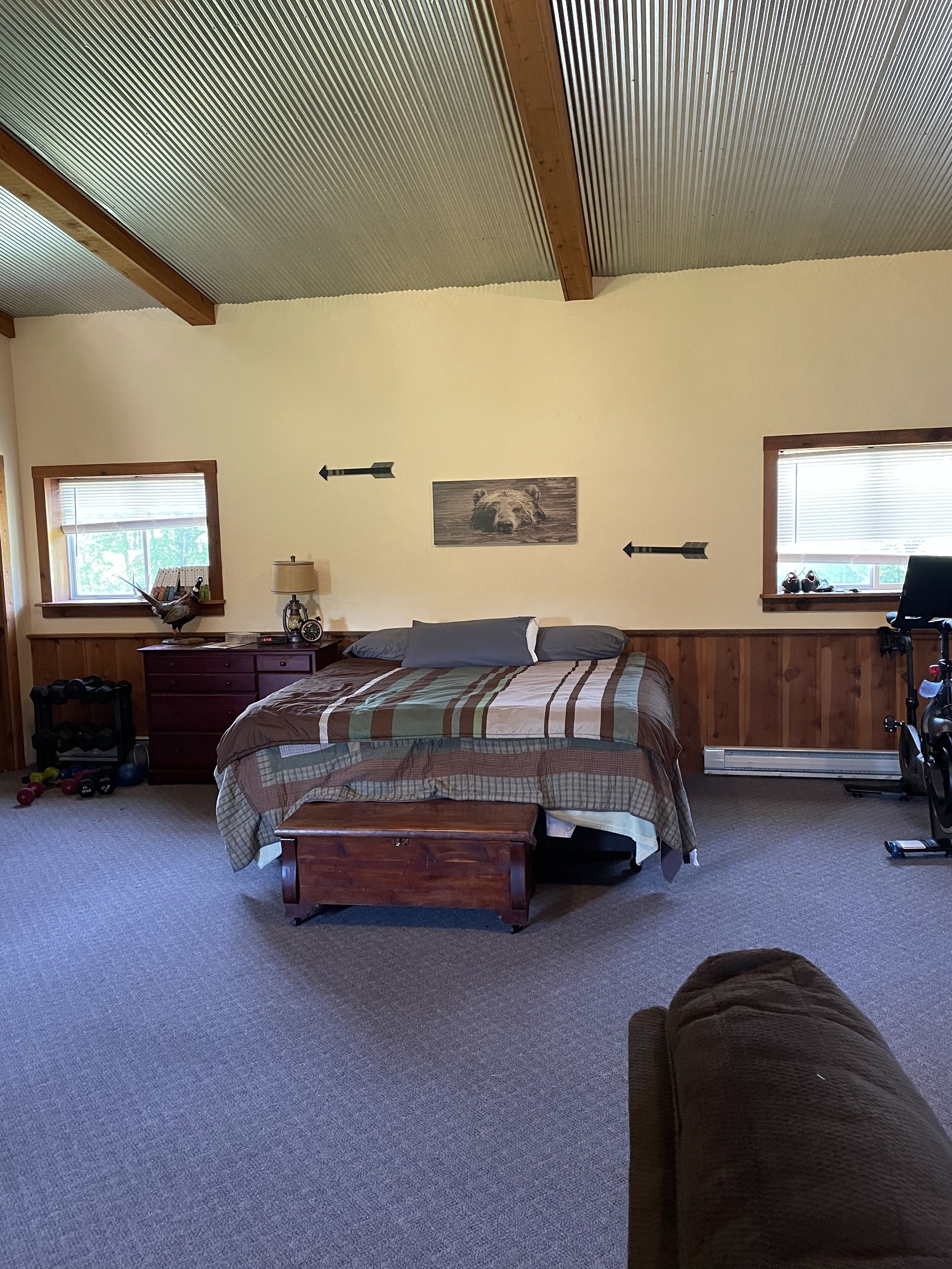 Family sized bunkhouse/hunting cabin 5 minutes from town!