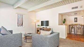 Smart TV, reproductor de DVD y libros