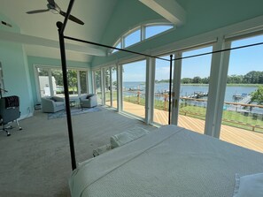 4 bedrooms, desk, iron/ironing board, free WiFi