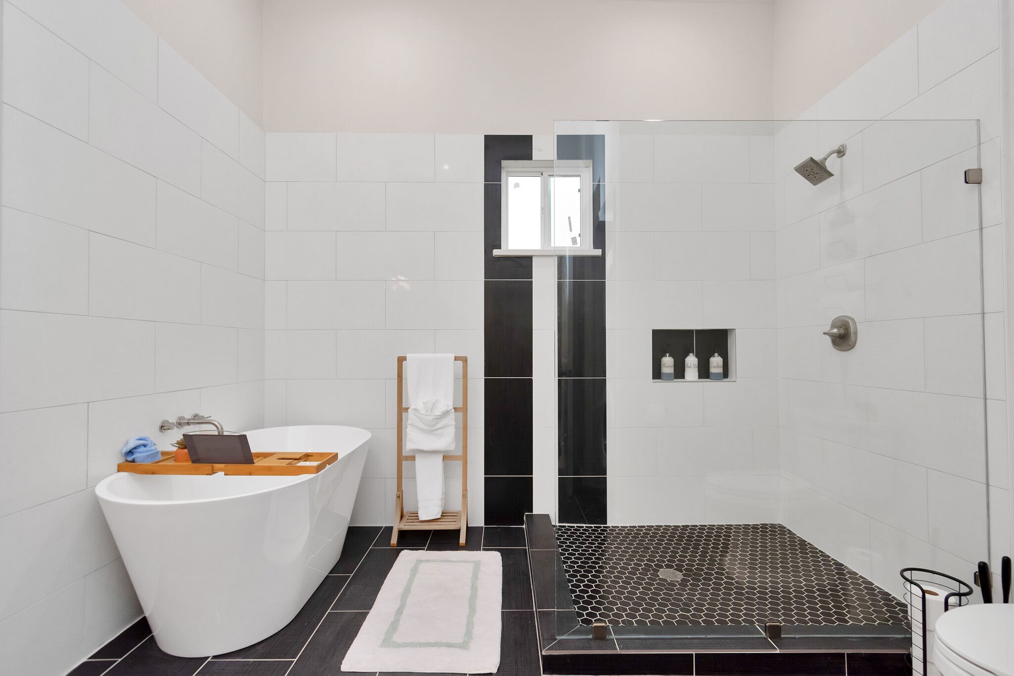 Badekar, hårføner, håndklær og såpe