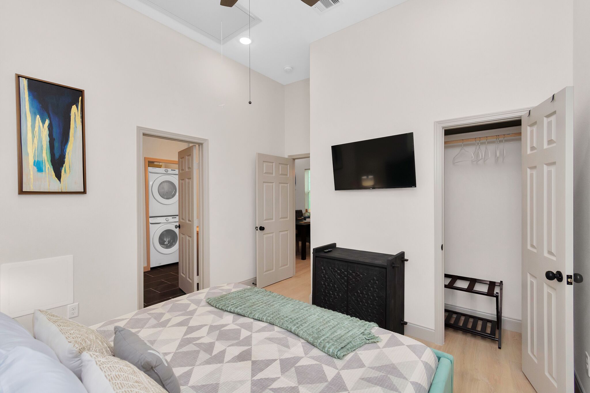 2 slaapkamers, een strijkplank/strijkijzer, gratis wifi, beddengoed