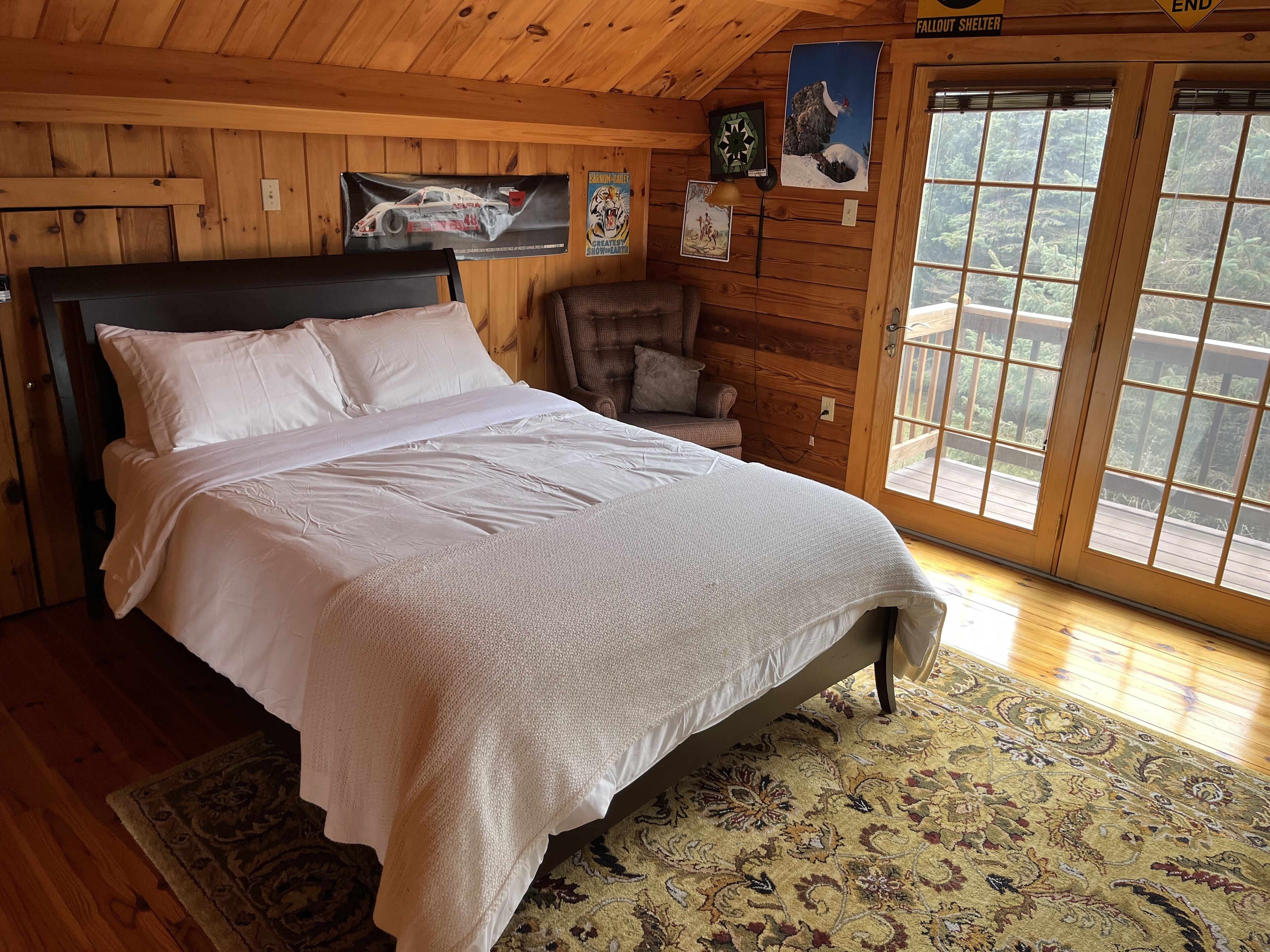 The Lodge at Bear Creek Lake/Your Log Cabin Escape