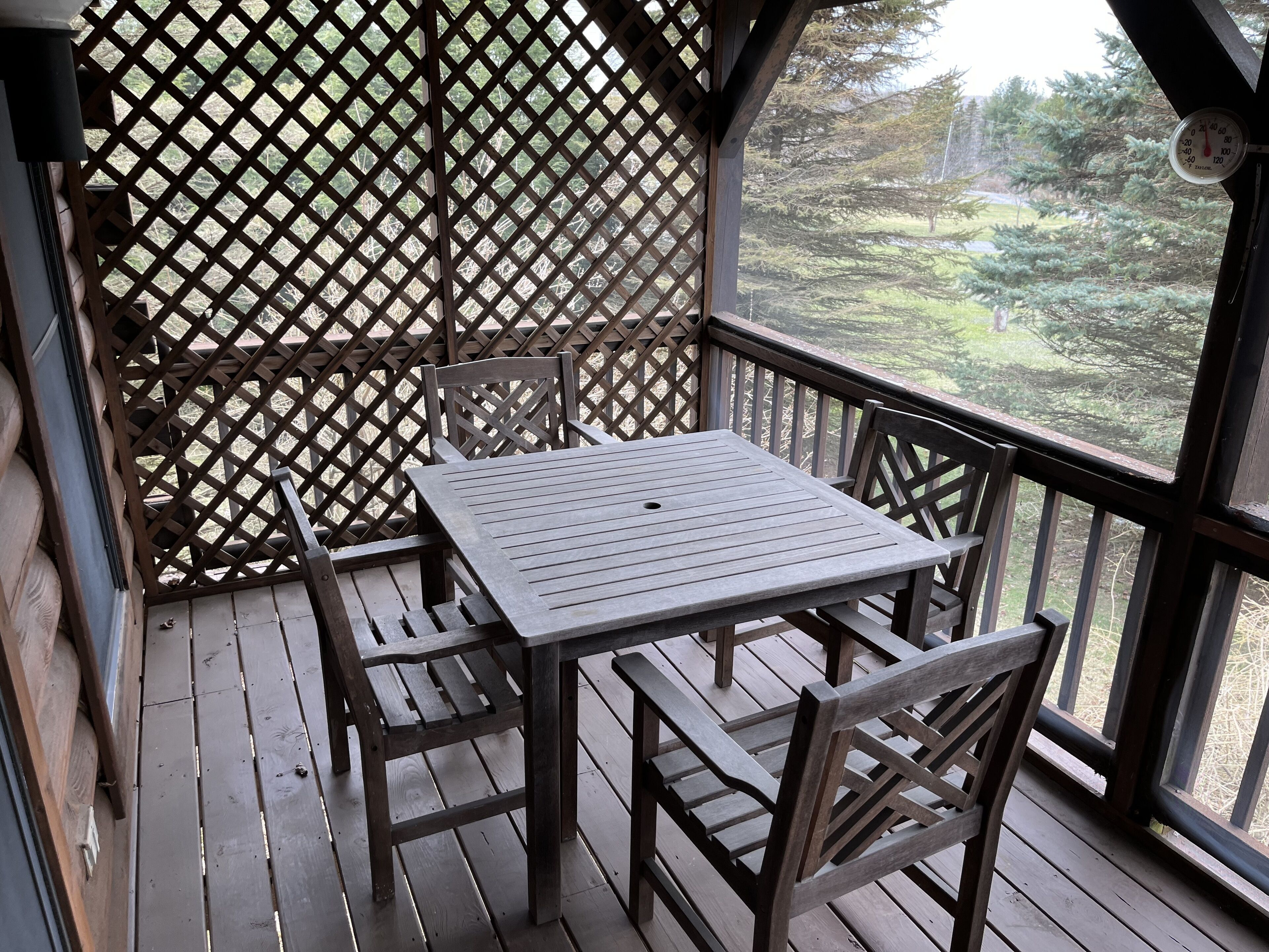 The Lodge at Bear Creek Lake/Your Log Cabin Escape