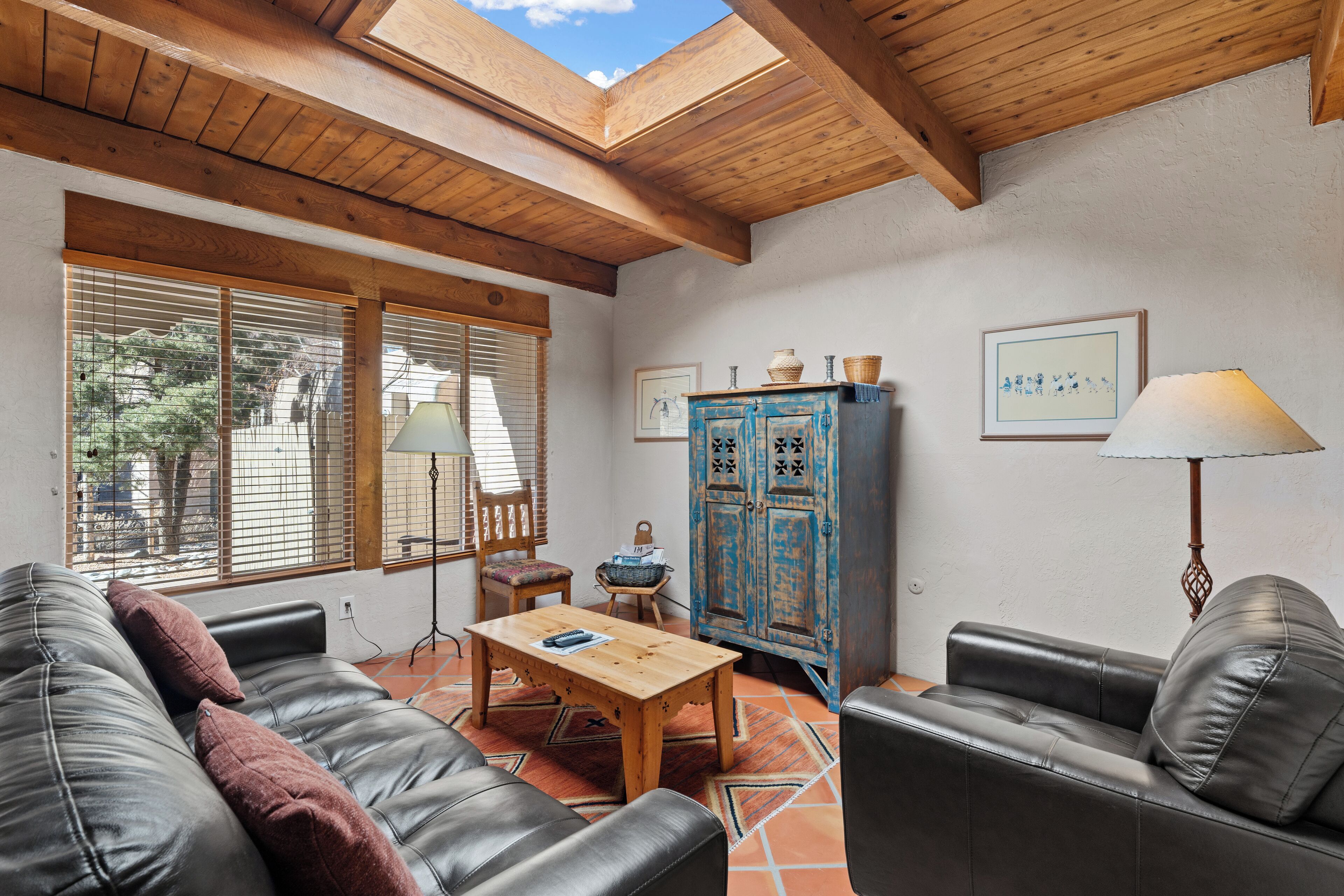 Fort Marcy 90 | Walk To Plaza | Full Kitchen | Private Bedroom | Hot Tub | Pool | Single Level - Santa Fe