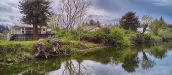 Riverfront Cottage with Hot Tub 1/4 mi from Beach