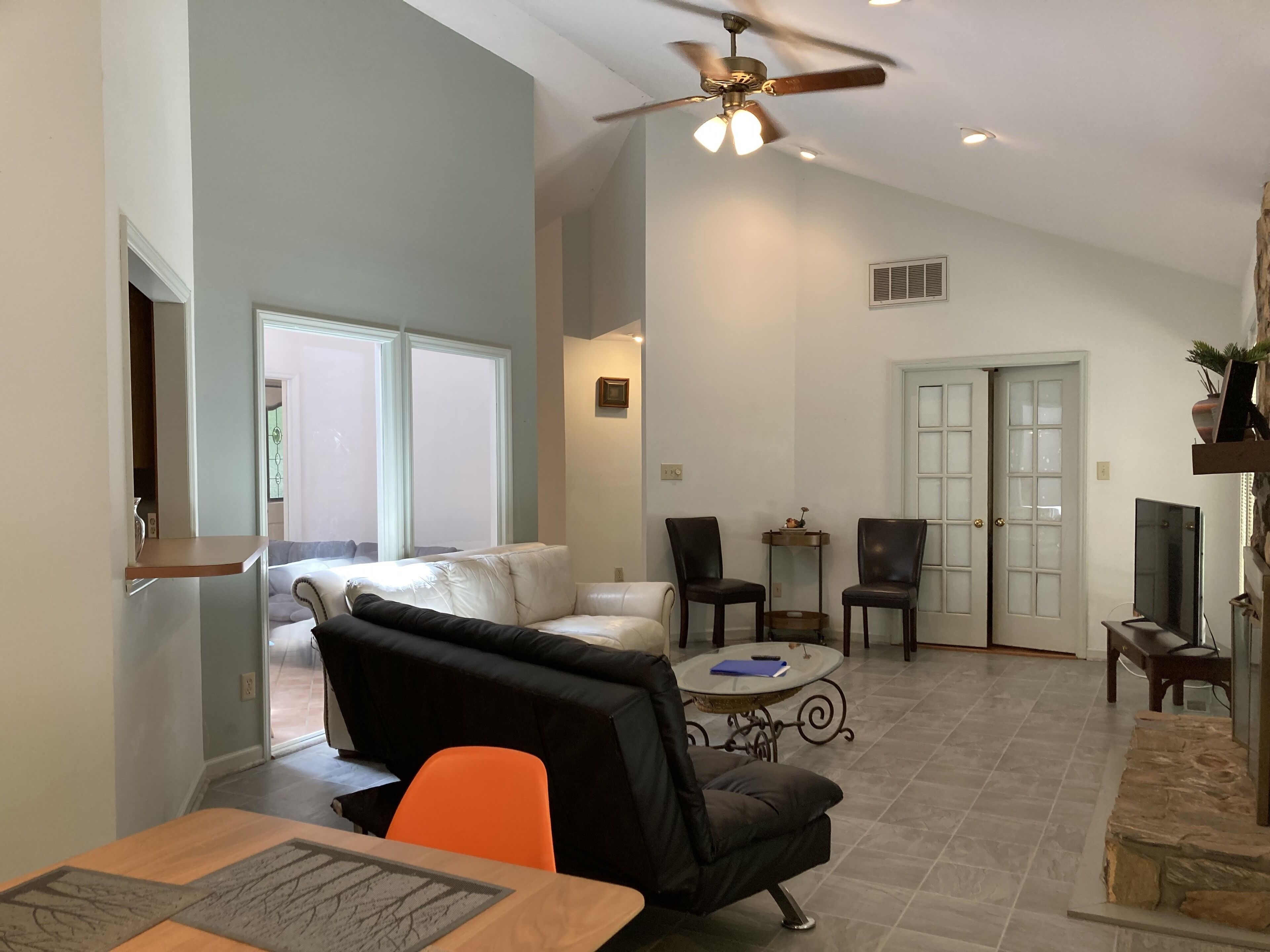 Smart TV, fireplace, offices