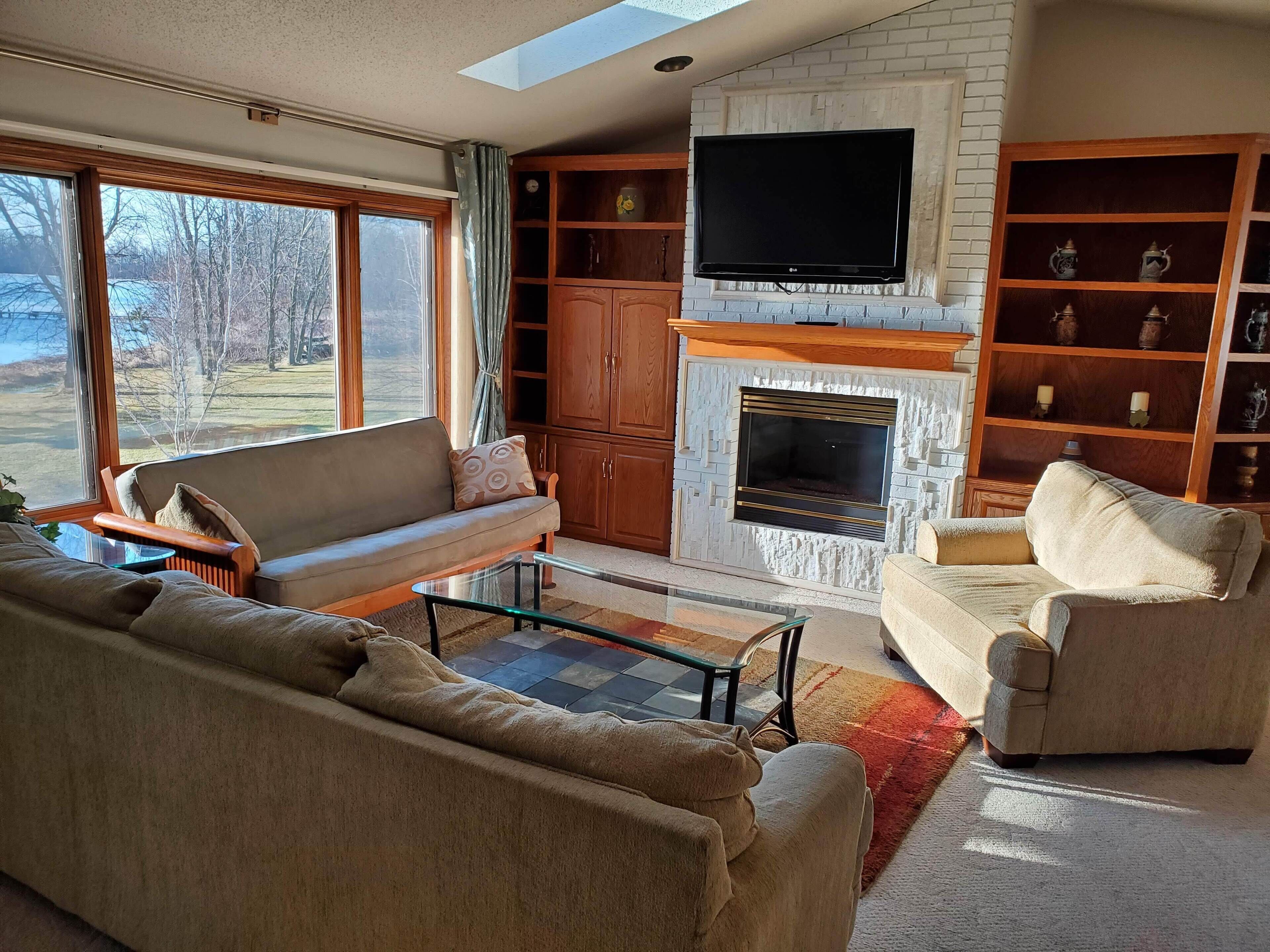Large, cozy lake home near Round Lake Farm, Nordic Center, Road America, Lambeau