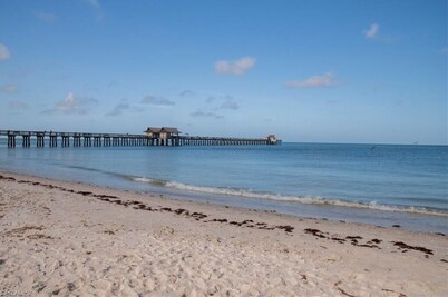 A resort property with plenty of amenities and close to downtown Naples