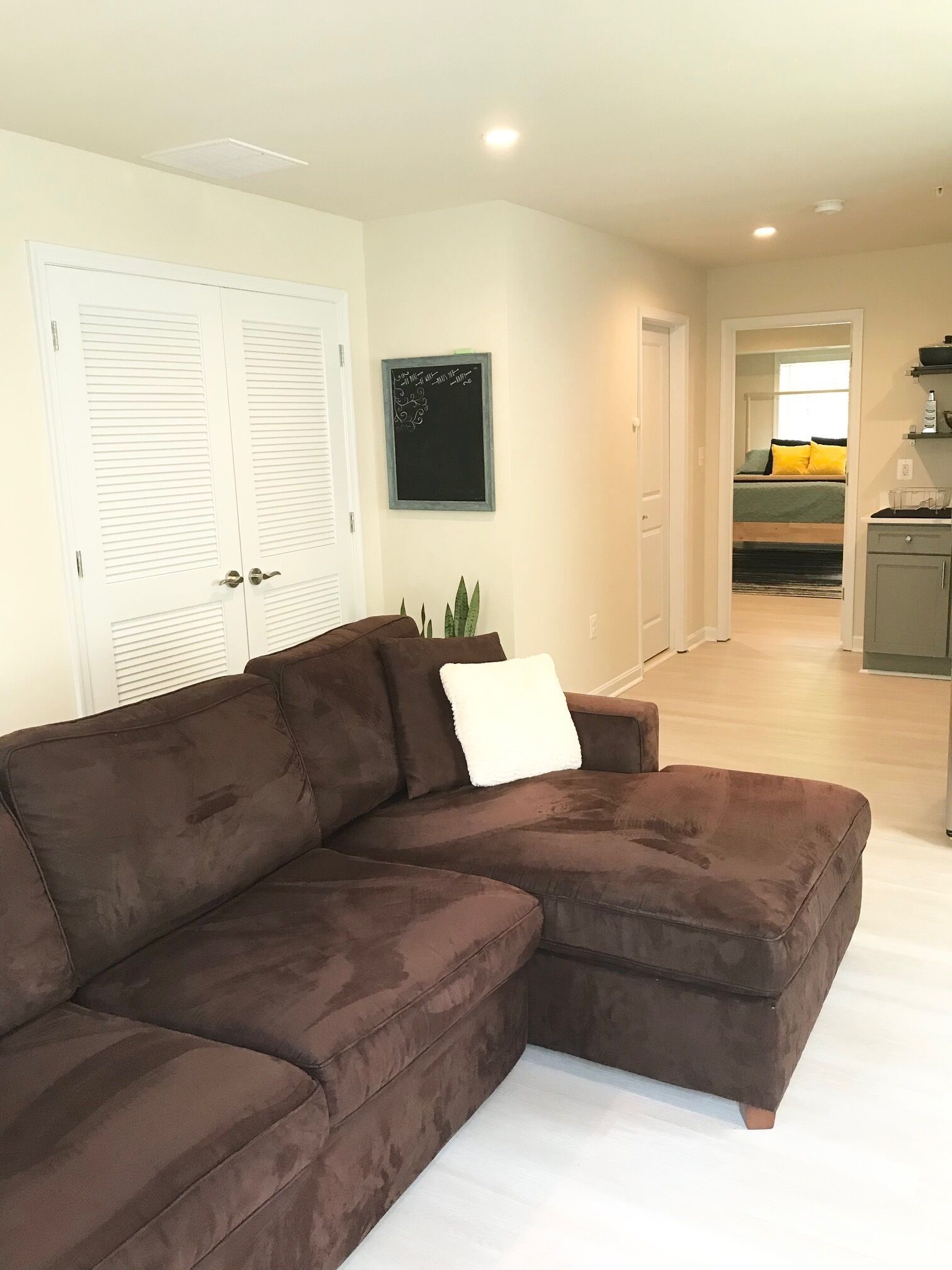 Brand New Apartment 2 Blocks from Metro