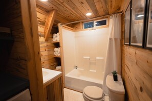 Bathtub, jetted tub, hair dryer, towels - Modern A-Frame cabin w/ hot tub • close to Bend, Crater Lake, Mt Bachelor resort (La Pine)