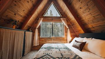 3 bedrooms, in-room safe, desk, iron/ironing board