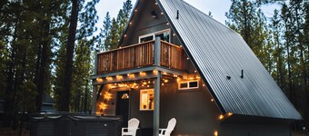 Modern A-Frame cabin w/ hot tub • close to Bend, Crater Lake, Mt Bachelor resort