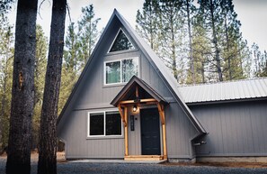 Exterior - Modern A-Frame cabin w/ hot tub • close to Bend, Crater Lake, Mt Bachelor resort (La Pine)