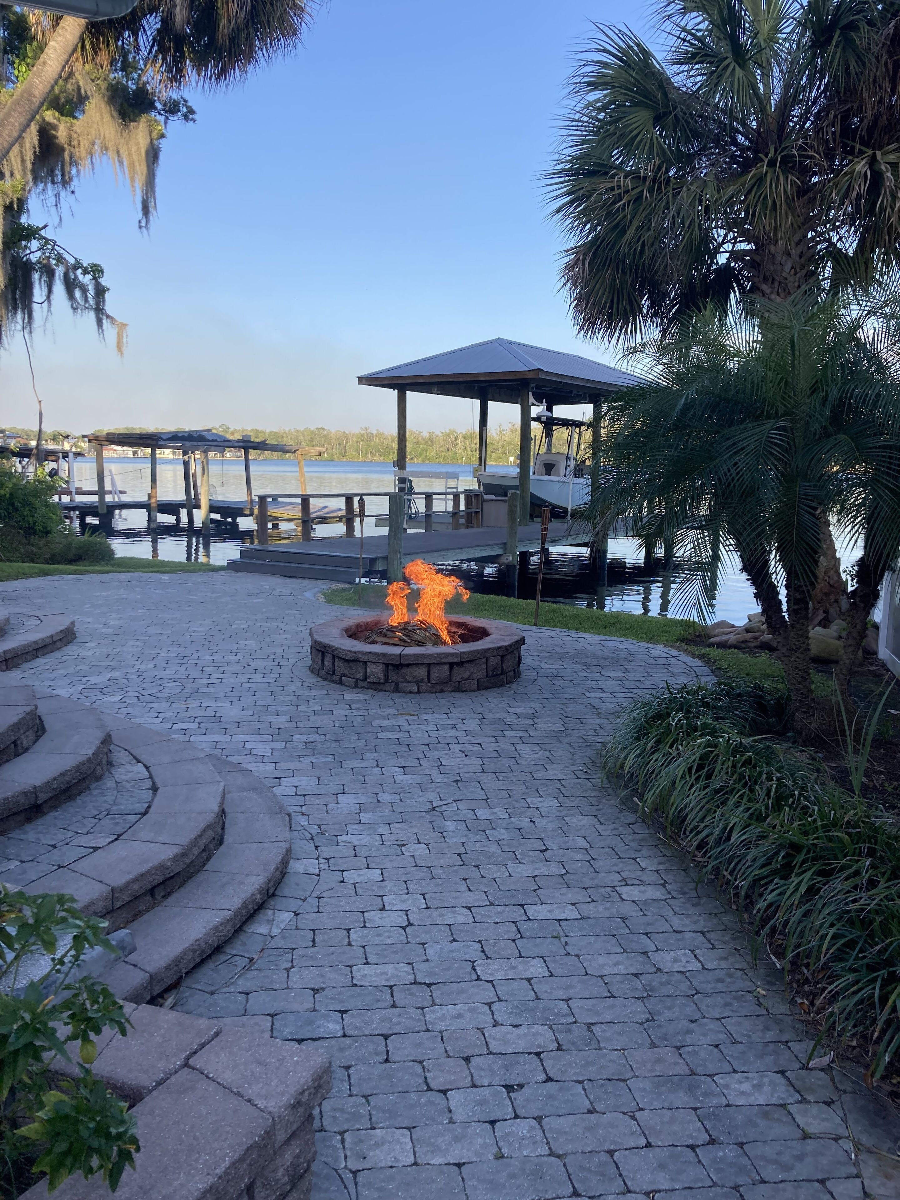 Perfect River house , 1 mile from historical Homosassa Springs and Monkey island