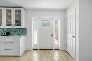 Interior - ☀️Across from beach-Private Pool-Barefoot Bungalow☀️ (New Smyrna Beach)