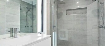 5 bedroom modern villa- sleeps 14 and has it all!