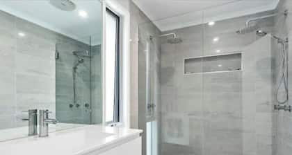 5 bedroom modern villa- sleeps 14 and has it all!