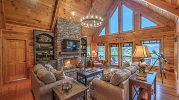 Smart-tv, eldstad, ett musikbibliotek och ett filmbibliotek