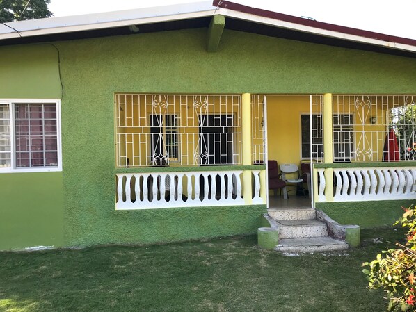 Exterior - Hope Bay-Peaceful getaway w/ pool and steps to natural beach (Hope Bay)