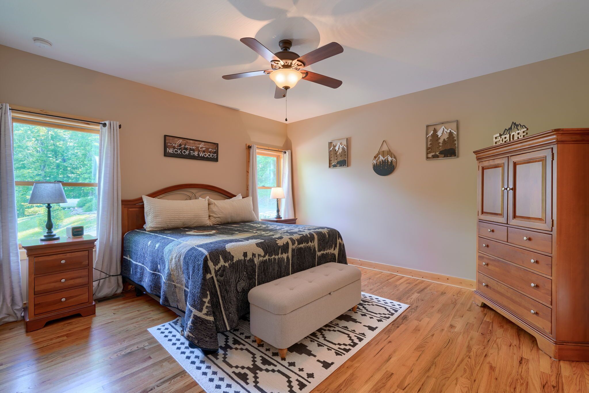 Indoor pool estate with 6 br, 3.5 ba. Minutes from Old Man's Cave!