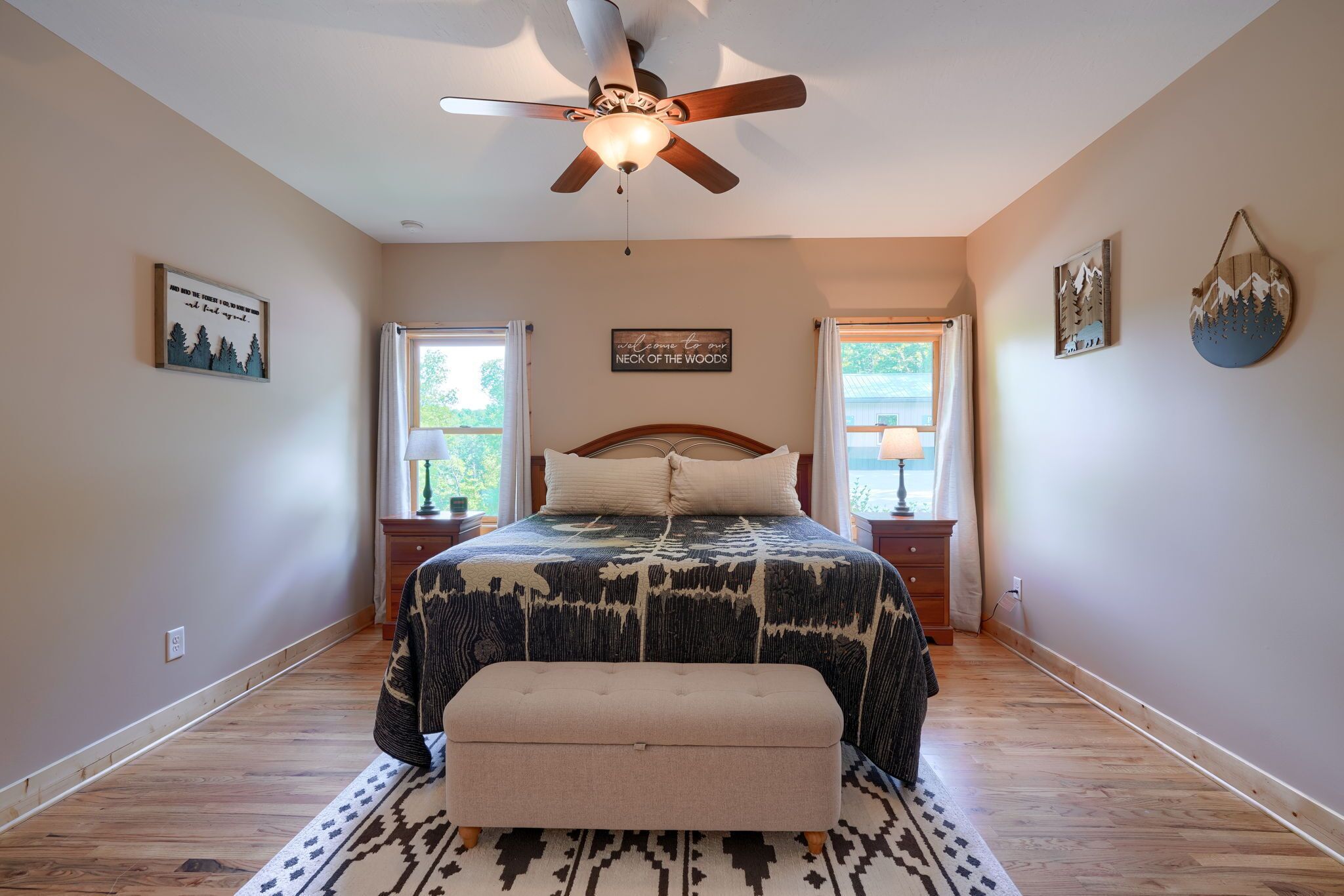 Indoor pool estate with 6 br, 3.5 ba. Minutes from Old Man's Cave!