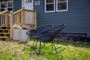 Terrace/patio - Romantic Forest Cabin - private, near everything (Bar Harbor)