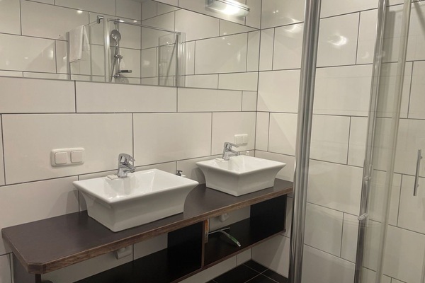 Gebäude, Pflanze, Eigentum, Fenster, Grundstueck, Urban Design, Landschaft, Nachbarschaft, Gras, Freizeit