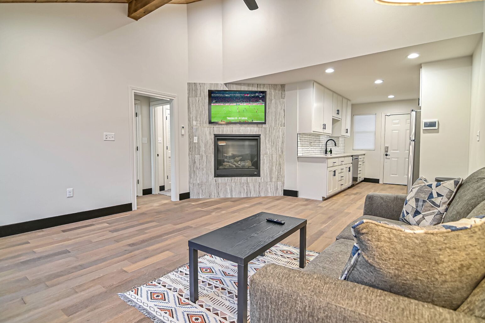 ✔️Gorgeous Home * SPACIOUS* Central Location