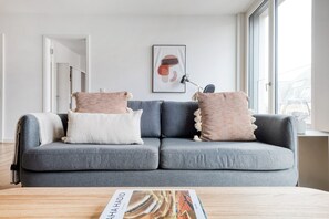 TV, stereo - Amazing Mitte 1BR with Apple Store in building, by Blueground (Berlin)