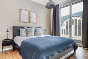 1 bedroom, iron/ironing board, WiFi, bed sheets - Amazing Mitte 1BR with Apple Store in building, by Blueground (Berlin)