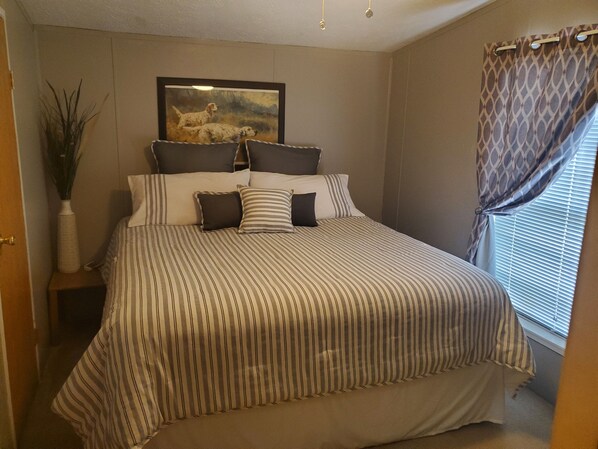 1 bedroom, bed sheets