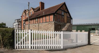 Lower Venn Granary Apartment 2