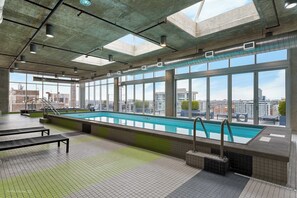 Indoor pool - Top Floor Views + Central Comfort (Chicago)