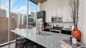 Coffee/tea maker, fridge, microwave, oven