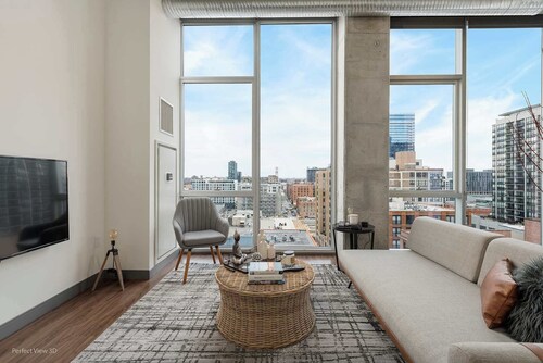 Top Floor Views + Central Comfort