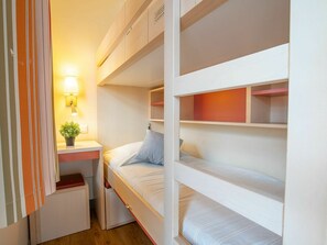 1 bedroom, travel cot, WiFi, bed sheets