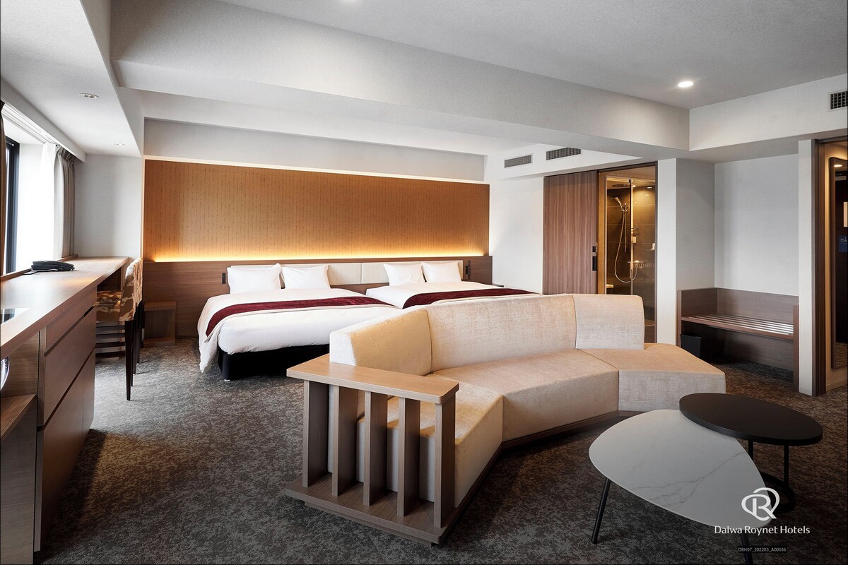 Suite junior | Caja fuerte, cortinas opacas, wifi gratis y ropa de cama