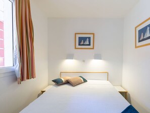 2 soverom, reiseseng for barn, wi-fi (mot et tillegg) og sengetøy
