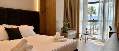 Panoramic Quadruple Room | Frette Italian sheets, premium bedding, down comforters, pillowtop beds