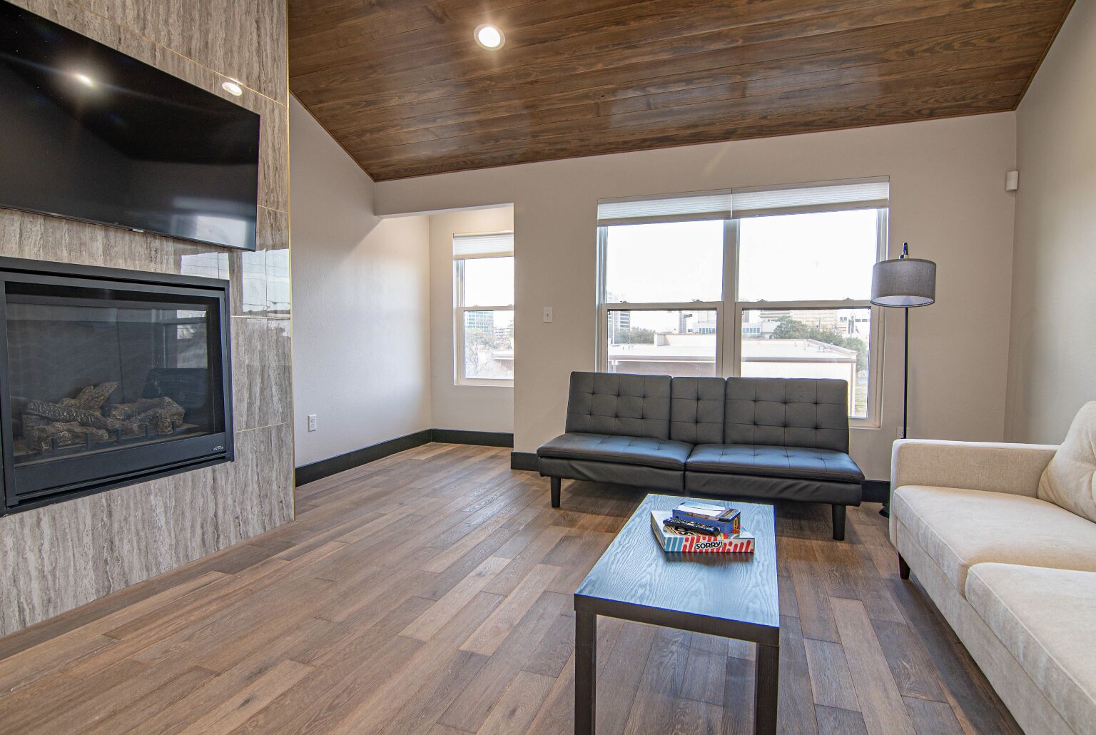 💥SPACIOUS APARTMENT💥 |NEAR CENTENNIAL PARK|