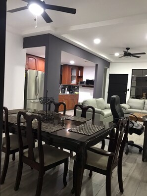 Dining - Enjoyable House (San Salvador)