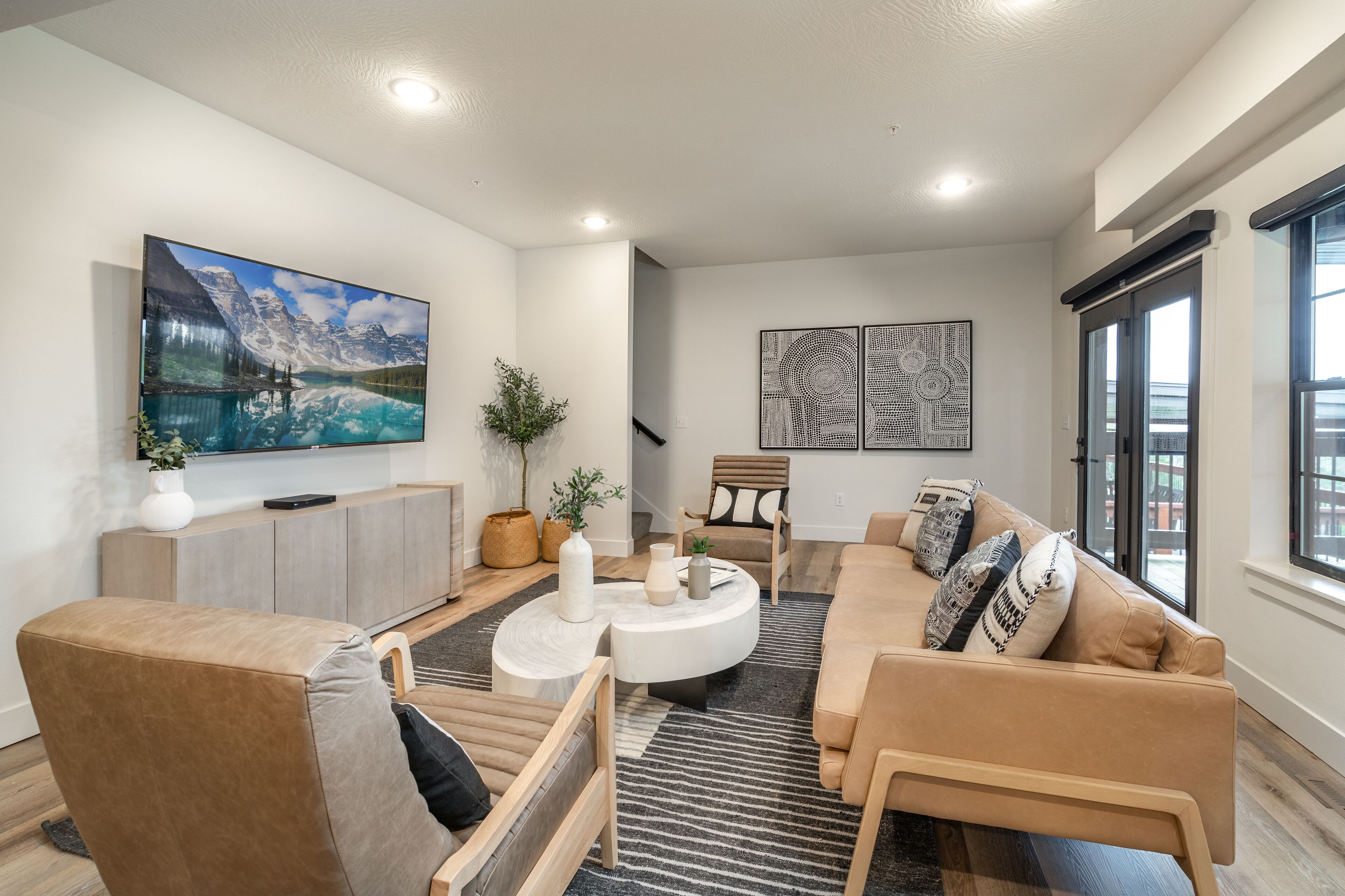 Smart-TV, Tischtennisplatte, Videothek