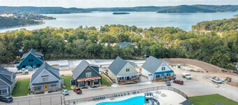 10 Bedroom-Sleeps24+ w/ PRIVATE Heated Pool - Hot Tub - Games