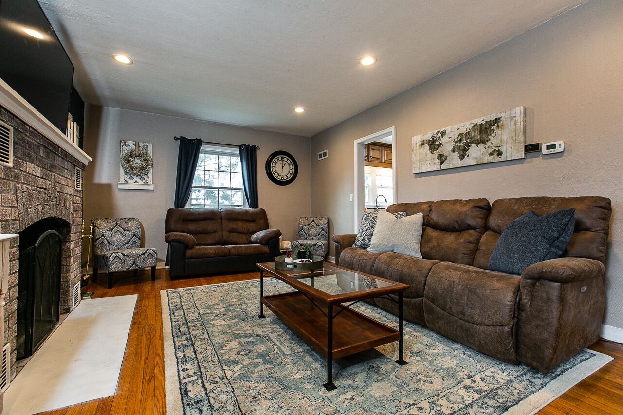 Bungalow in the Burg - 1 block from downtown