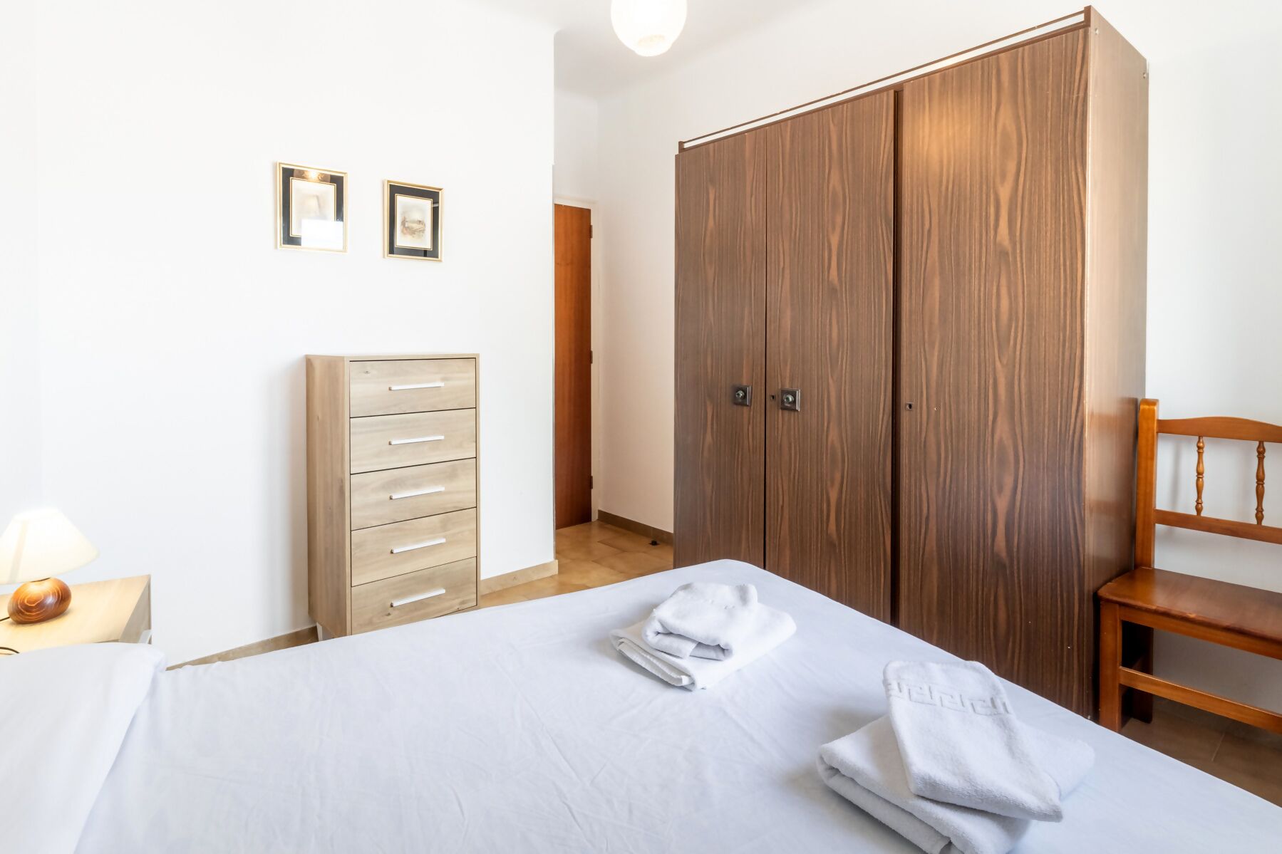 3 chambres, fer et planche à repasser, draps fournis